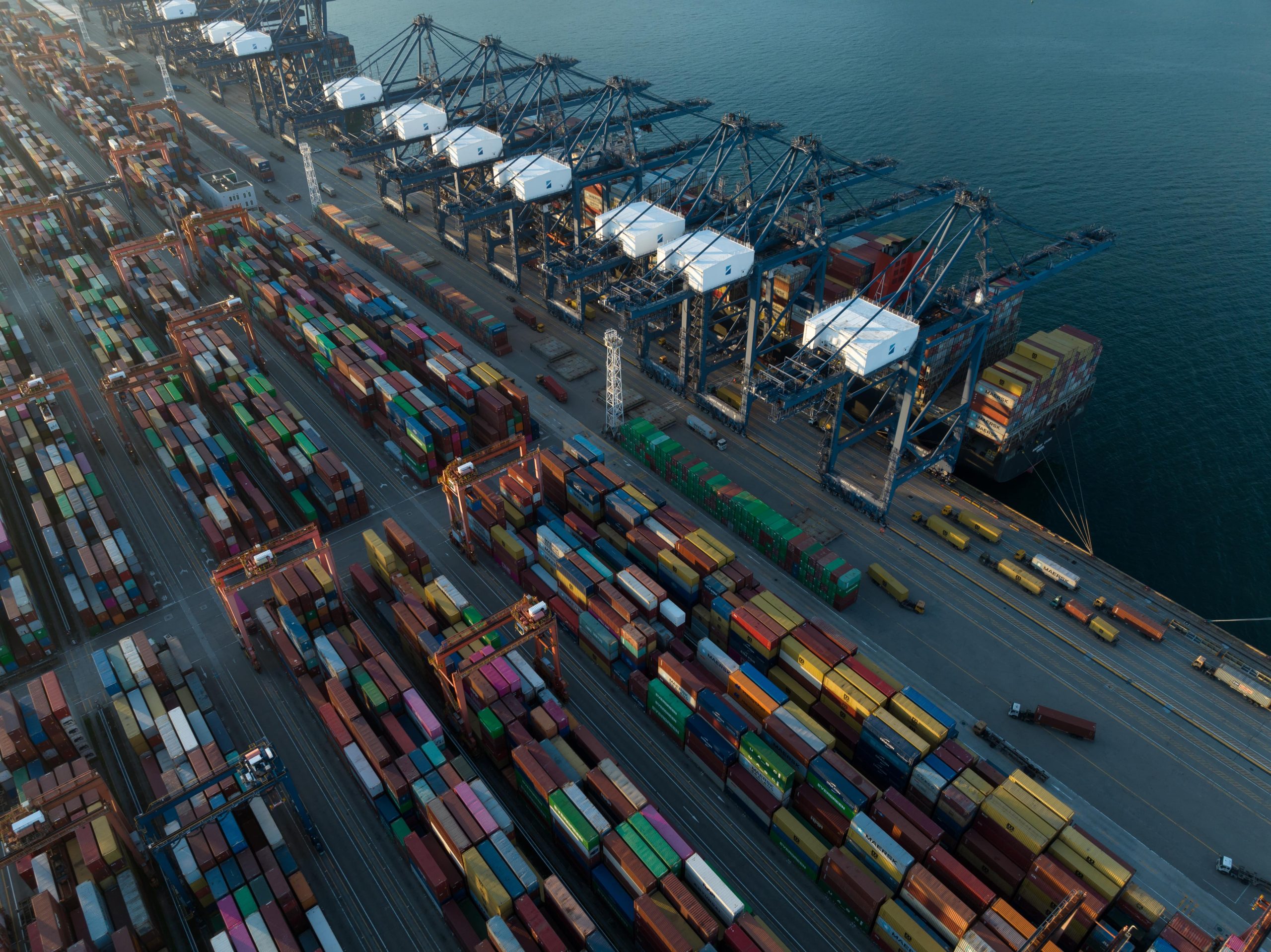 U.S. Budget Surplus Signals Economic Resilience Amidst Market Uncertainty